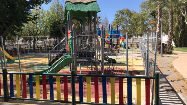 El PP de Salobrea denuncia que los parques infantiles del municipio permanecen vallados desde hace ms de un mes